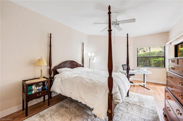 195  Vintage  CIR, Naples, FL 34119