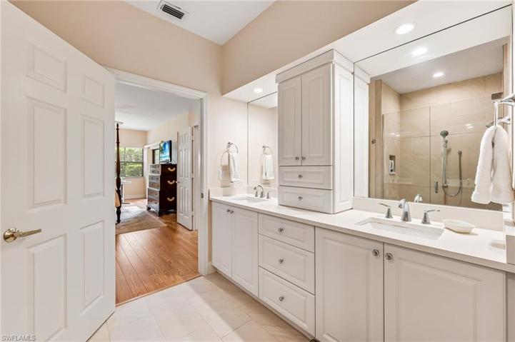 195  Vintage  CIR, Naples, FL 34119