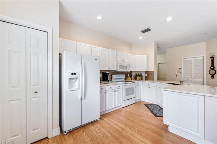 195  Vintage  CIR, Naples, FL 34119