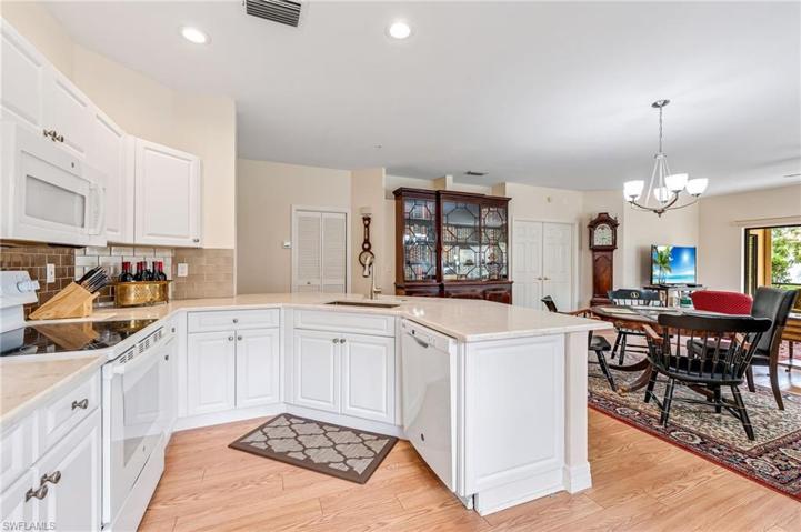 195  Vintage  CIR, Naples, FL 34119