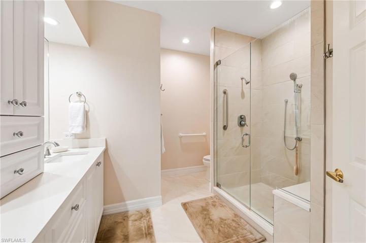 195  Vintage  CIR, Naples, FL 34119