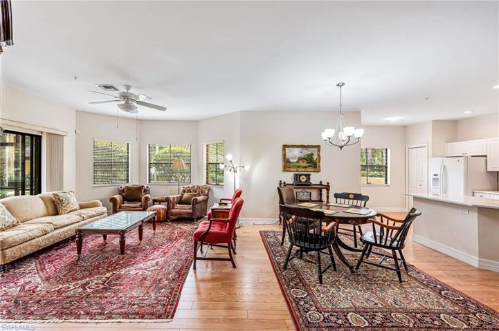 195  Vintage  CIR, Naples, FL 34119