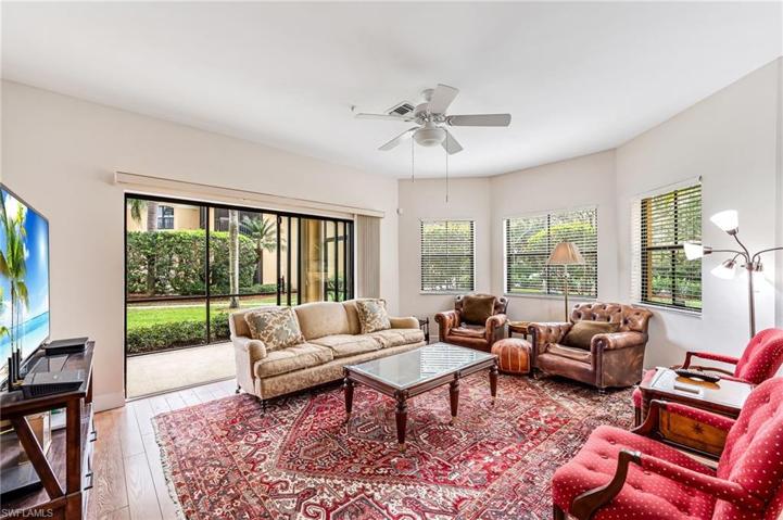 195  Vintage  CIR, Naples, FL 34119