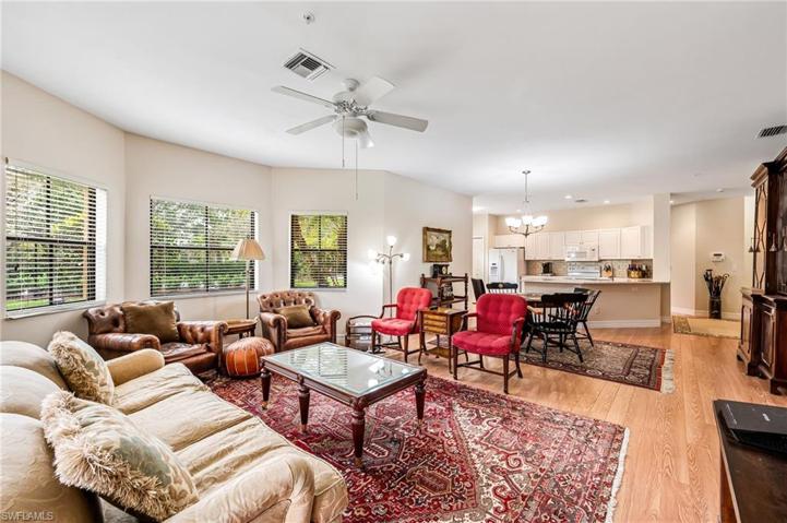 195  Vintage  CIR, Naples, FL 34119