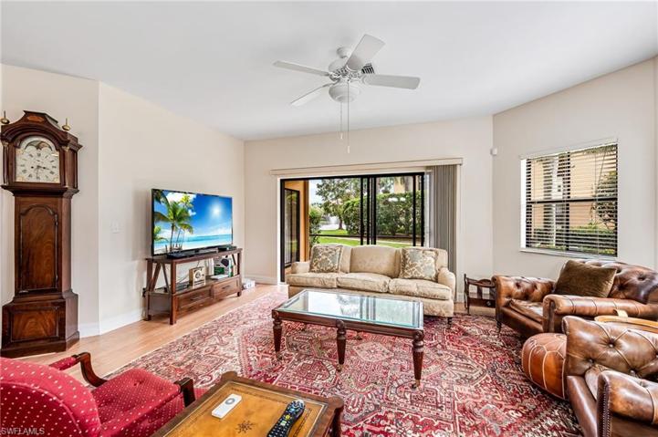 195  Vintage  CIR, Naples, FL 34119