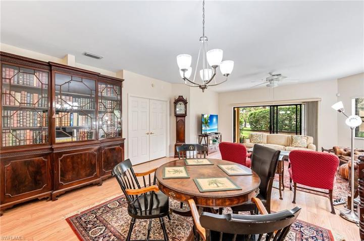 195  Vintage  CIR, Naples, FL 34119