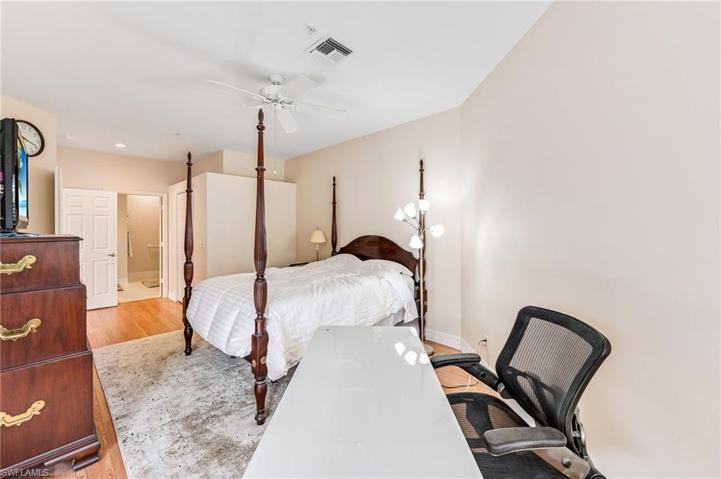 195  Vintage  CIR, Naples, FL 34119