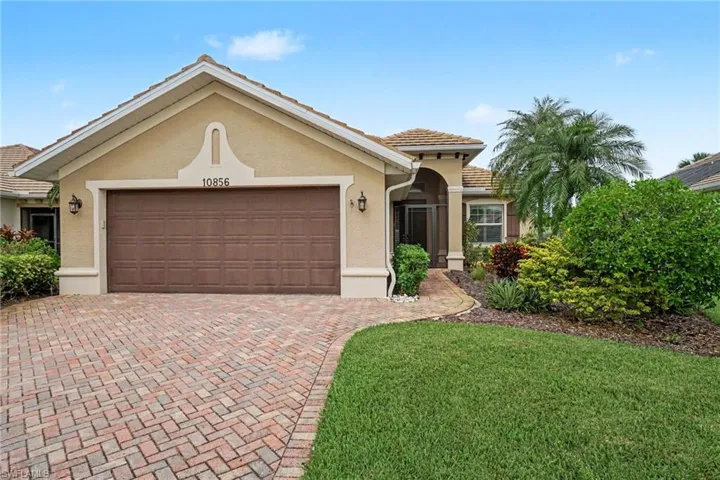 The Tiberio neighborhood enjoys larger homesites with lots of space between homes!