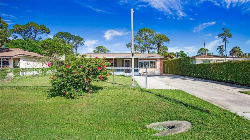 5449  Hardee  ST, Naples, FL 34113