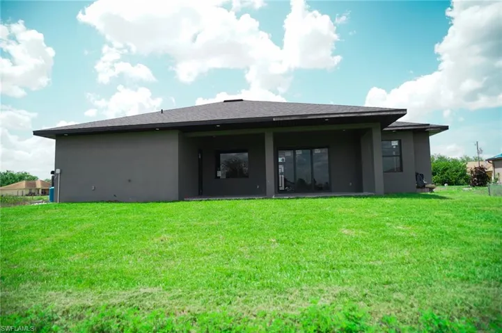 812  Chapel  AVE, Lehigh Acres, FL 33971