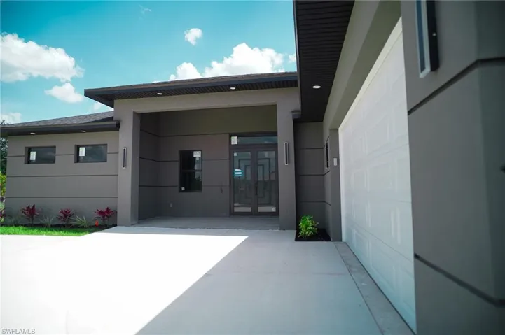 812  Chapel  AVE, Lehigh Acres, FL 33971