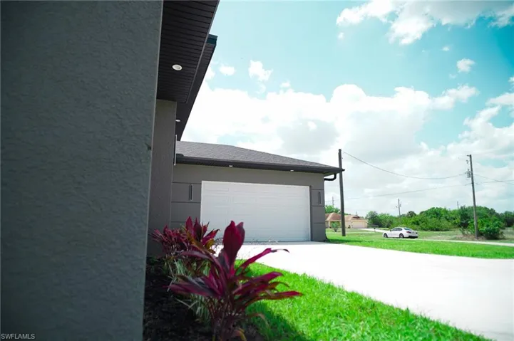 812  Chapel  AVE, Lehigh Acres, FL 33971