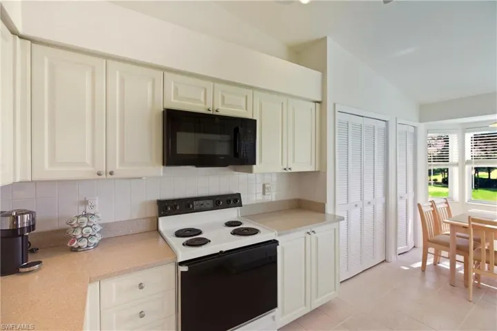 7360  Glenmoor  LN, Naples, FL 34104
