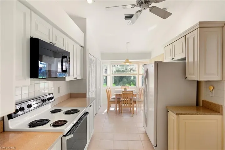 7360  Glenmoor  LN, Naples, FL 34104