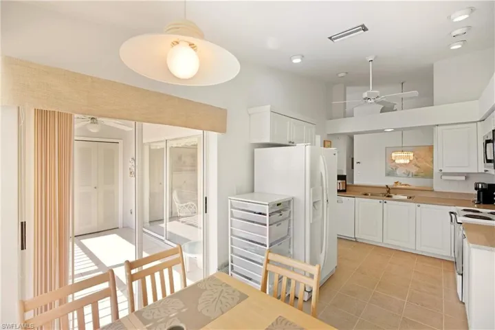 7360  Glenmoor  LN, Naples, FL 34104