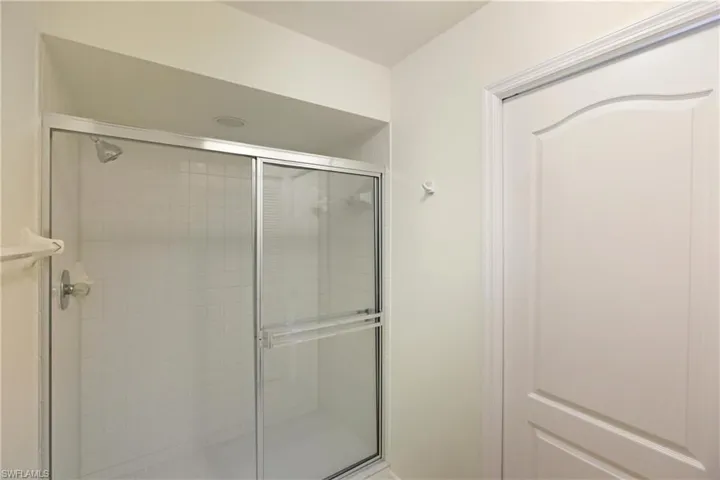 7360  Glenmoor  LN, Naples, FL 34104