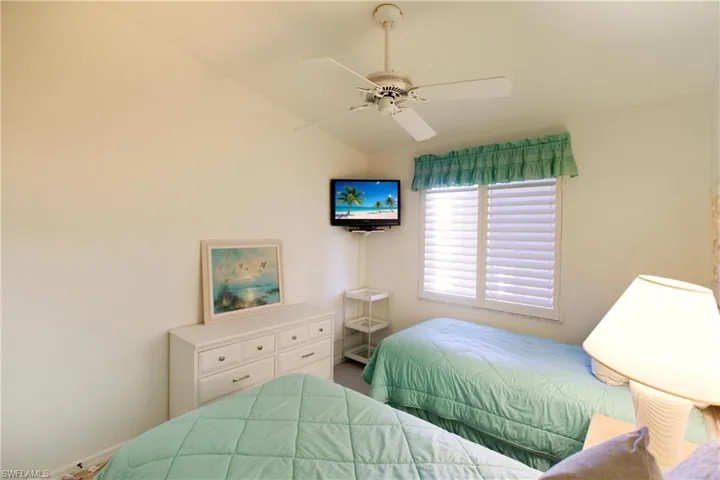 7360  Glenmoor  LN, Naples, FL 34104