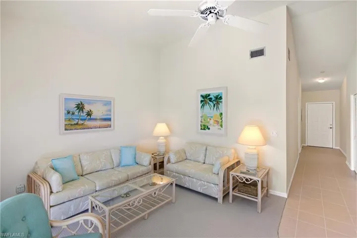 7360  Glenmoor  LN, Naples, FL 34104