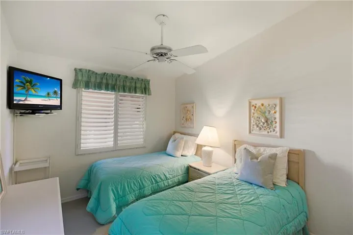 7360  Glenmoor  LN, Naples, FL 34104