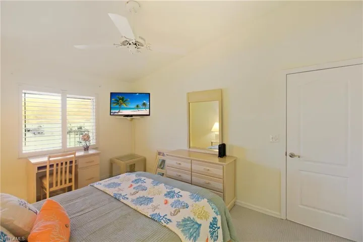 7360  Glenmoor  LN, Naples, FL 34104