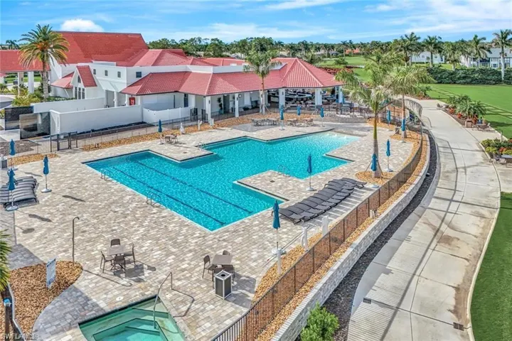 7360  Glenmoor  LN, Naples, FL 34104