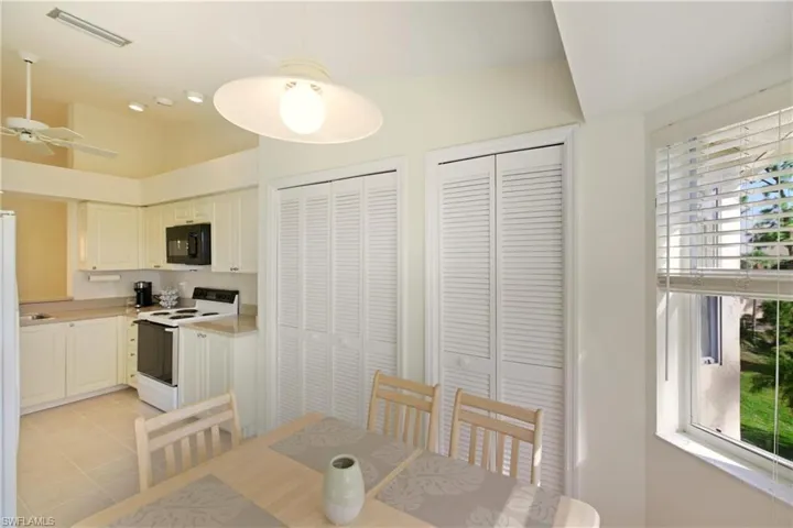 7360  Glenmoor  LN, Naples, FL 34104