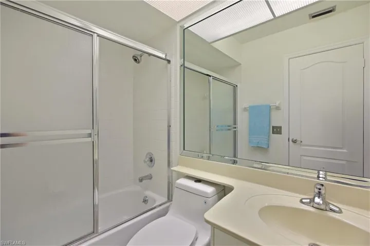 7360  Glenmoor  LN, Naples, FL 34104