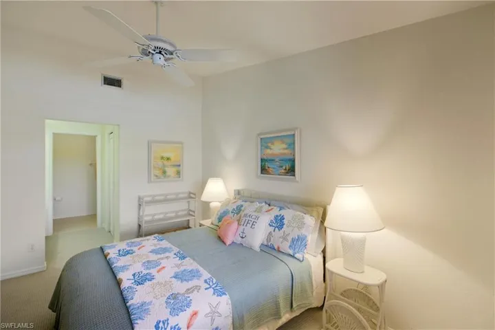 7360  Glenmoor  LN, Naples, FL 34104