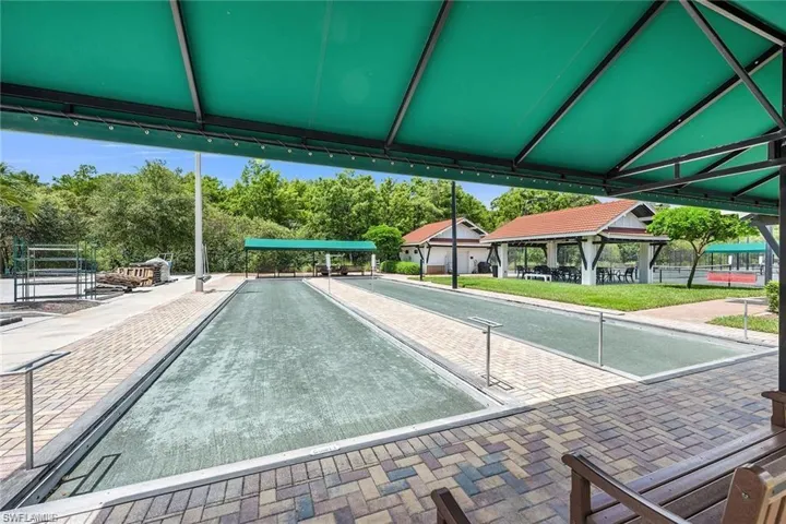 7360  Glenmoor  LN, Naples, FL 34104