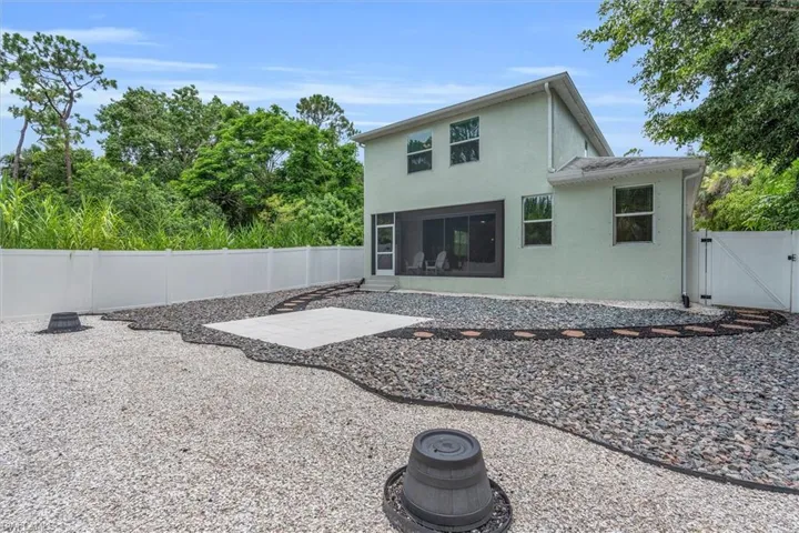 2955  Pine Tree  DR, Naples, FL 34112