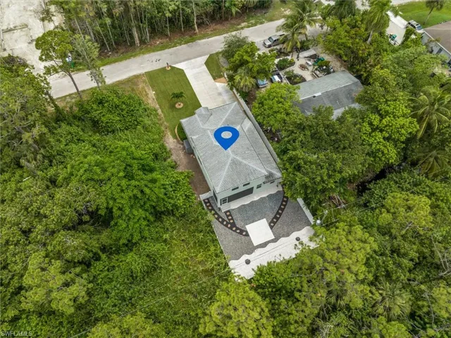 2955  Pine Tree  DR, Naples, FL 34112