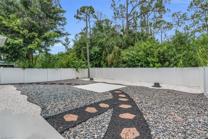 2955  Pine Tree  DR, Naples, FL 34112
