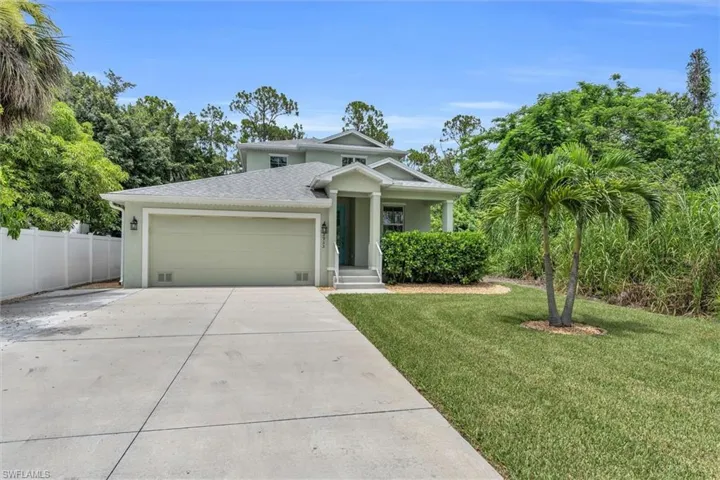 2955  Pine Tree  DR, Naples, FL 34112