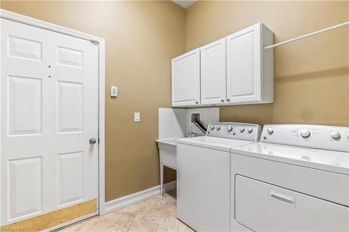 7850  Sanctuary  CIR, Naples, FL 34104