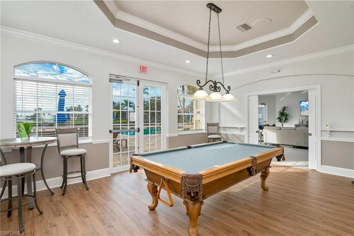 Club billiards room