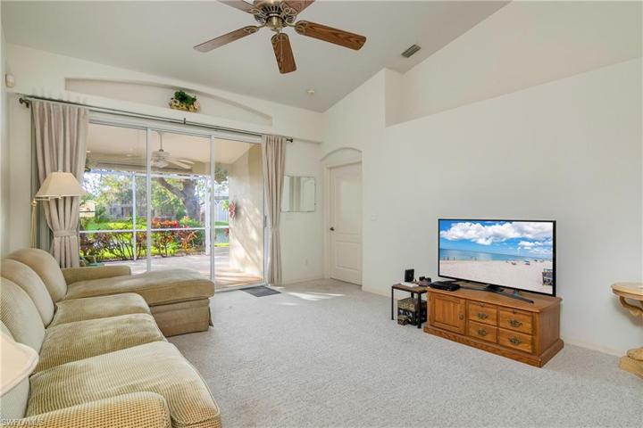 Living area highlighting the Volume ceilings