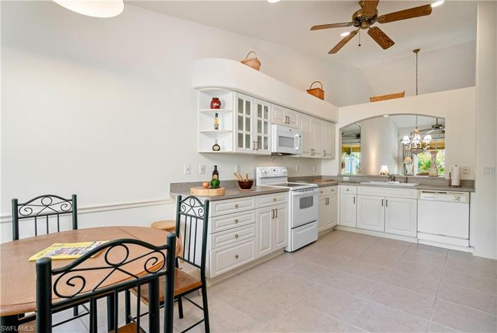 eat-in kitchen
