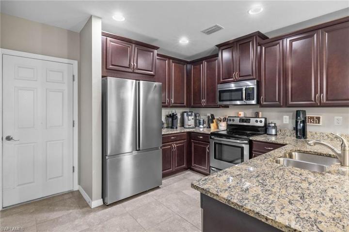 3892 Tilbor CIR, FORT MYERS FL 33916