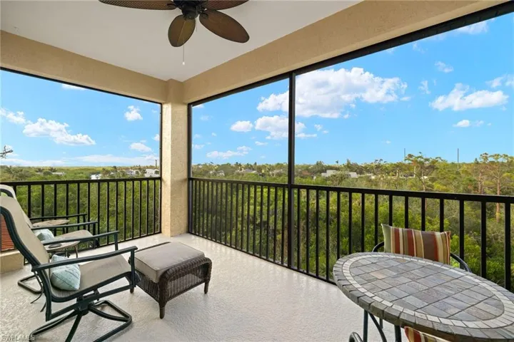 Views for miles from the lanai!