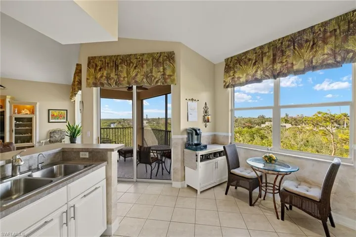 Beautiful river views from the breakfast nook, as well as lanai access.