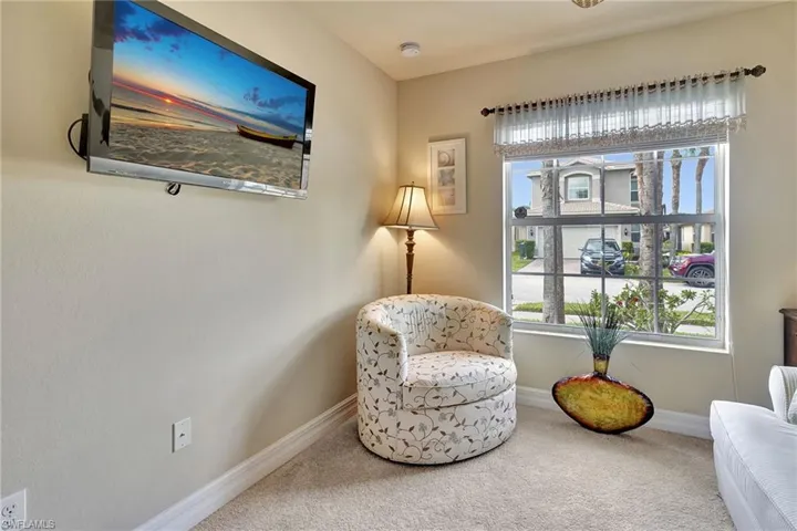 Sitting room with carpet