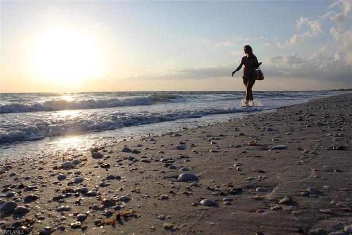 Barefoot Beach 15-20 min