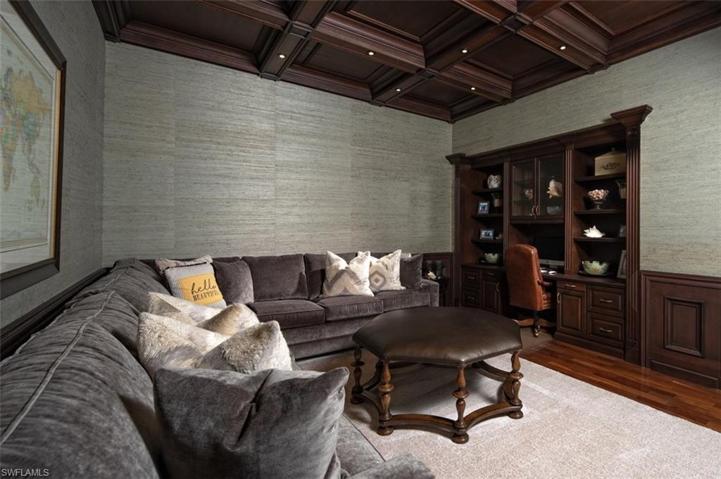 Den/Theatre room/possible 4th bed