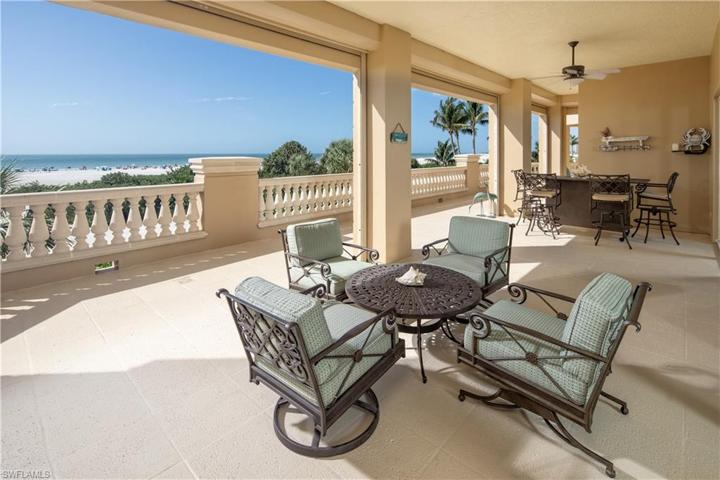 Expansive outside living