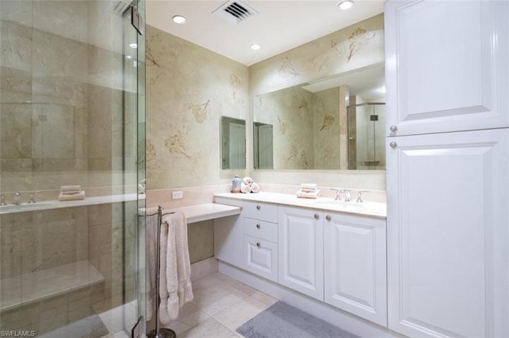 Guest bath 2 en-suite bath