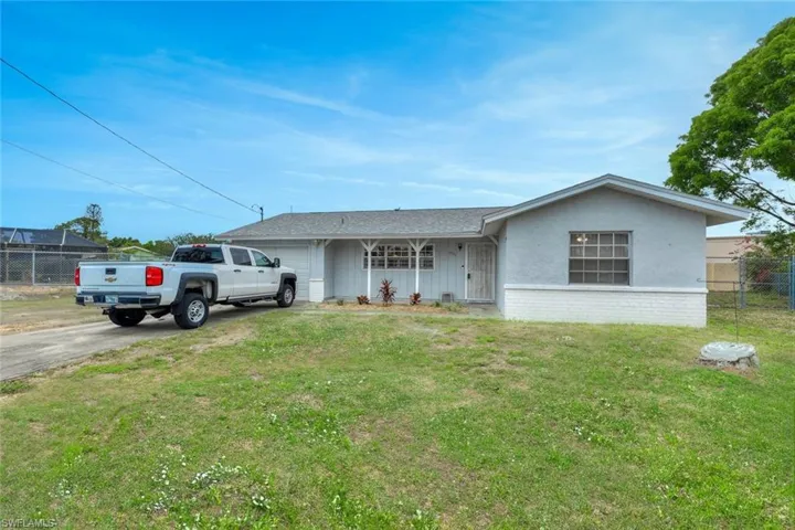 5996  Poetry  CT, North Fort Myers, FL 33903