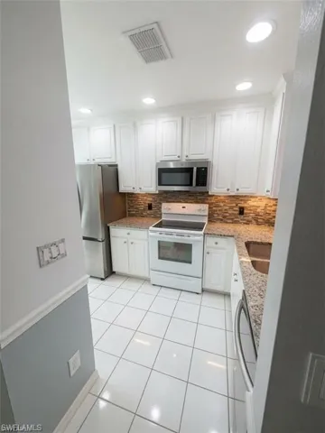 7715 Woodbrook Cir 3402, Naples, Florida 34104
