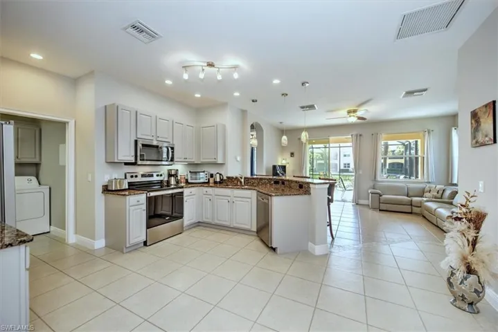 Cabinet packed kitchen with NEW stainless steel appliances!