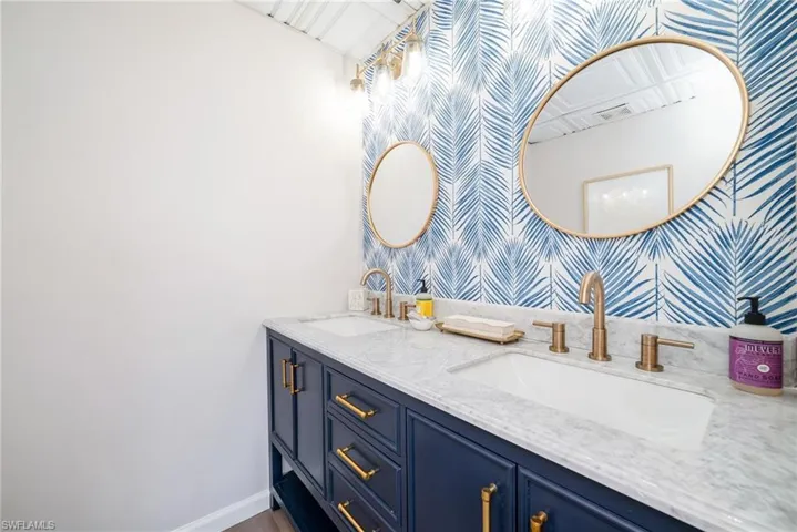 2335  Tamiami N TRL, Naples, FL 34103