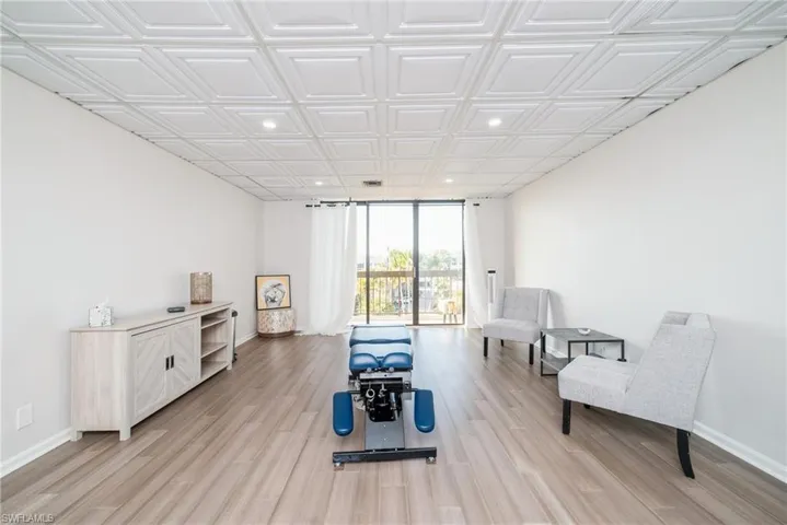 2335  Tamiami N TRL, Naples, FL 34103